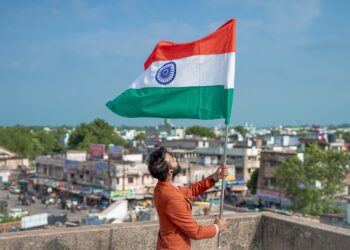 जो देश की बात करे उसके हम साथ चले