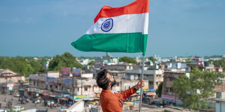 जो देश की बात करे उसके हम साथ चले